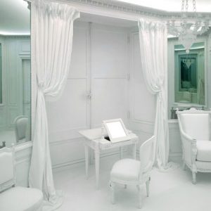 Consulted on the lighting of her commissioned pieces for the Metropolitan Museum of Art. (Evan Morris/Spannend Licht)